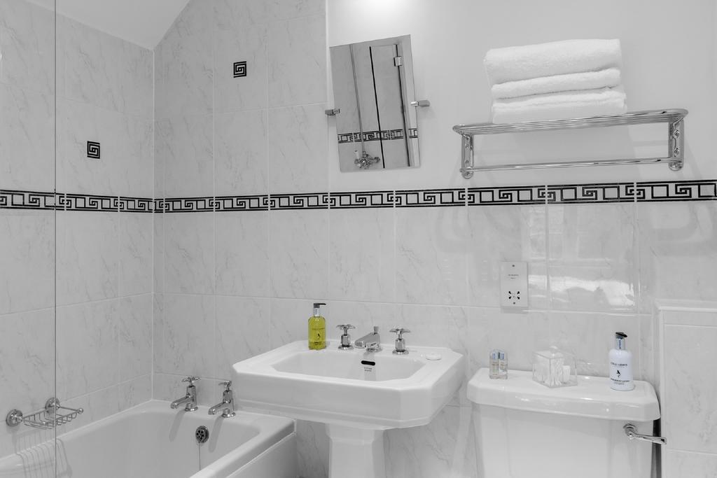 Hurtwood Hotel Peaslake Экстерьер фото