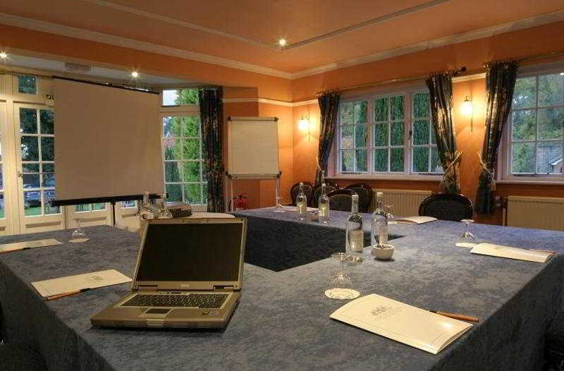 Hurtwood Hotel Peaslake Удобства фото